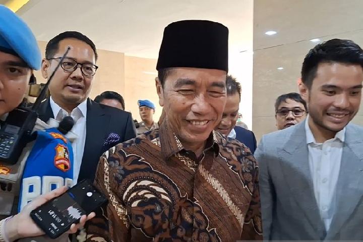 Presiden Ke-7 RI Joko Widodo (Jokowi) memenuhi panggilan Bareskrim Polri untuk memberikan klarifikasi terkait laporan soal ijazahnya, Selasa (20/5/2025). (ANTARA/Fianda Sjofjan Rassat)