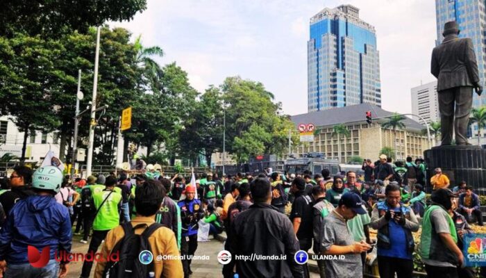 Demo Ojol, Jalan Medan Merdeka Selatan Ditutup