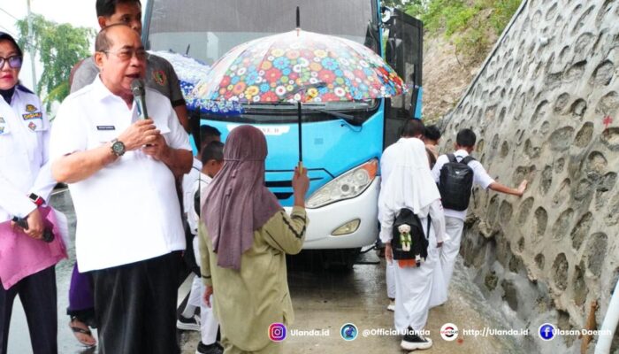 13 Tahun Vakum, Adhan Dambea Aktifkan Lagi Bus Sekolah Gratis