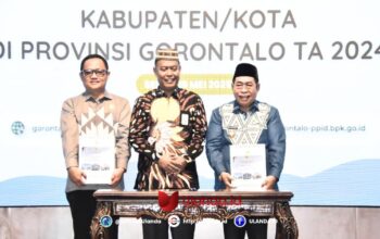 Penyerahan LHP LKPD Pemerintah Kabupaten/Kota tahun 2024, Dari BPK - RI Perwakilan Provinsi Gorontalo. (Fhoto : Kominfo)