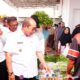 Wali Kota Gorontalo Adhan Dambea meninjau stok bahan pokok dan mendorong pelibatan produk UMKM lokal di ritel modern (Fhoto.dok.humas)