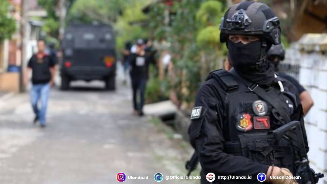 Ilustrasi. Seorang pelajar SMA di Kabupaten Gowa, Sulawesi Selatan, ditangkap Densus 88 Antiteror Polri, Sabtu (24/5/2025). (Sumber: KOMPAS.com /ANDREAS LUKAS ALTOBELI)