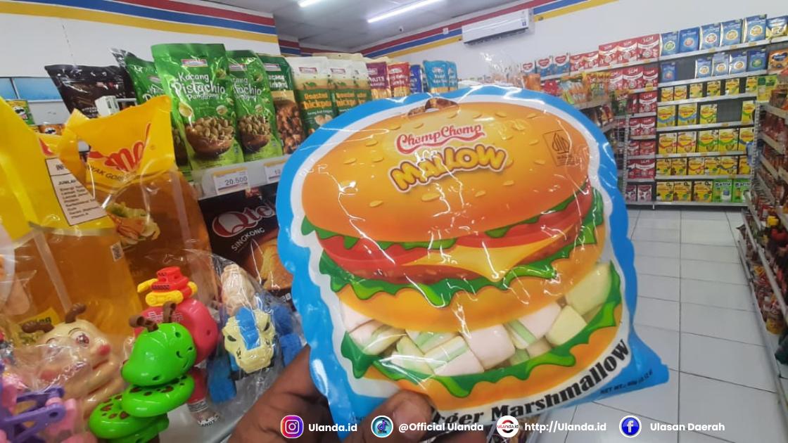 makanan ringan berlabel Champ Melow yang diduga mengandung unsur babi (porcine).