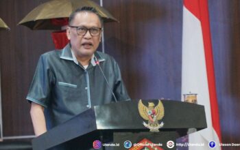 Anggota Dprd Kota Gorontalo Fraki-Pdi Perjuangan, Ariston Tilasmeo, saat menyampaikan pandangan Fraksi. (Fhoto:Dok)