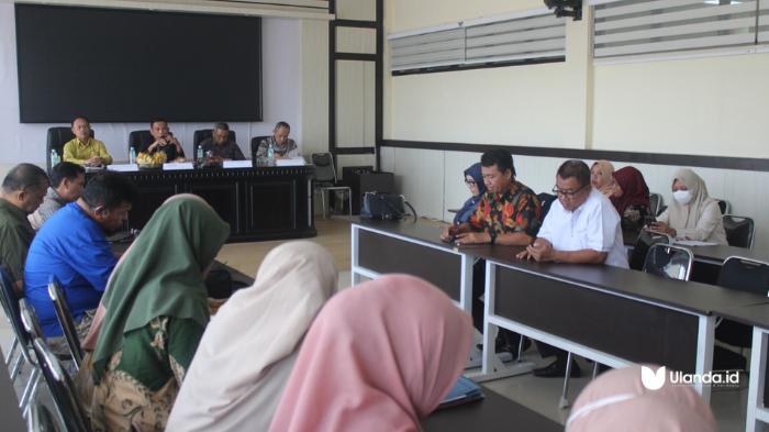 Komisi IV DPRD Gorontalo menggelar rapat bersama Kemenag dan OPD terkait untuk membahas kendala pembayaran TPG 13, TPG 14, dan Tukin guru ASN Pemprov yang bertugas di madrasah sejak 2024.