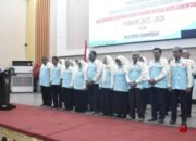 Wakil Wali Kota Gorontalo, Indra Gobel, secara resmi mengukuhkan Ketua Umum dan jajaran pengurus Komunitas Purna Bakti (KPB) Kota Gorontalo periode 2025–2028 di Bantayo Lo Yiladiya, Selasa (17/6/2025)/ fhoto.humas