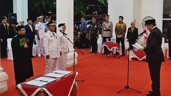 Bupati dan Wakil bupati Kabupaten Gorontalo Utara Resmi dilantik oleh Gubernur Gorontalo di rujab gubernur, Kamis, 19 juni 2025(fhoto.dok ulanda)