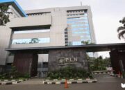 Foto: Tampilan Gedung PLN Kantor Pusat di daerah Kebayoran Baru, Jakarta Selatan. Sepanjang tahun 2024, PLN mencatatkan kinerja positif dengan mencetak pendapatan sebesar Rp545,4 triliun sekaligus menjadi rekor tertinggi dalam sejarah perseroan. Angka ini meningkat 11,9% secara year on year dibanding tahun sebelumnya dan menghasilkan laba bersih mencapai Rp17,76 triliun. (Do. PLN)