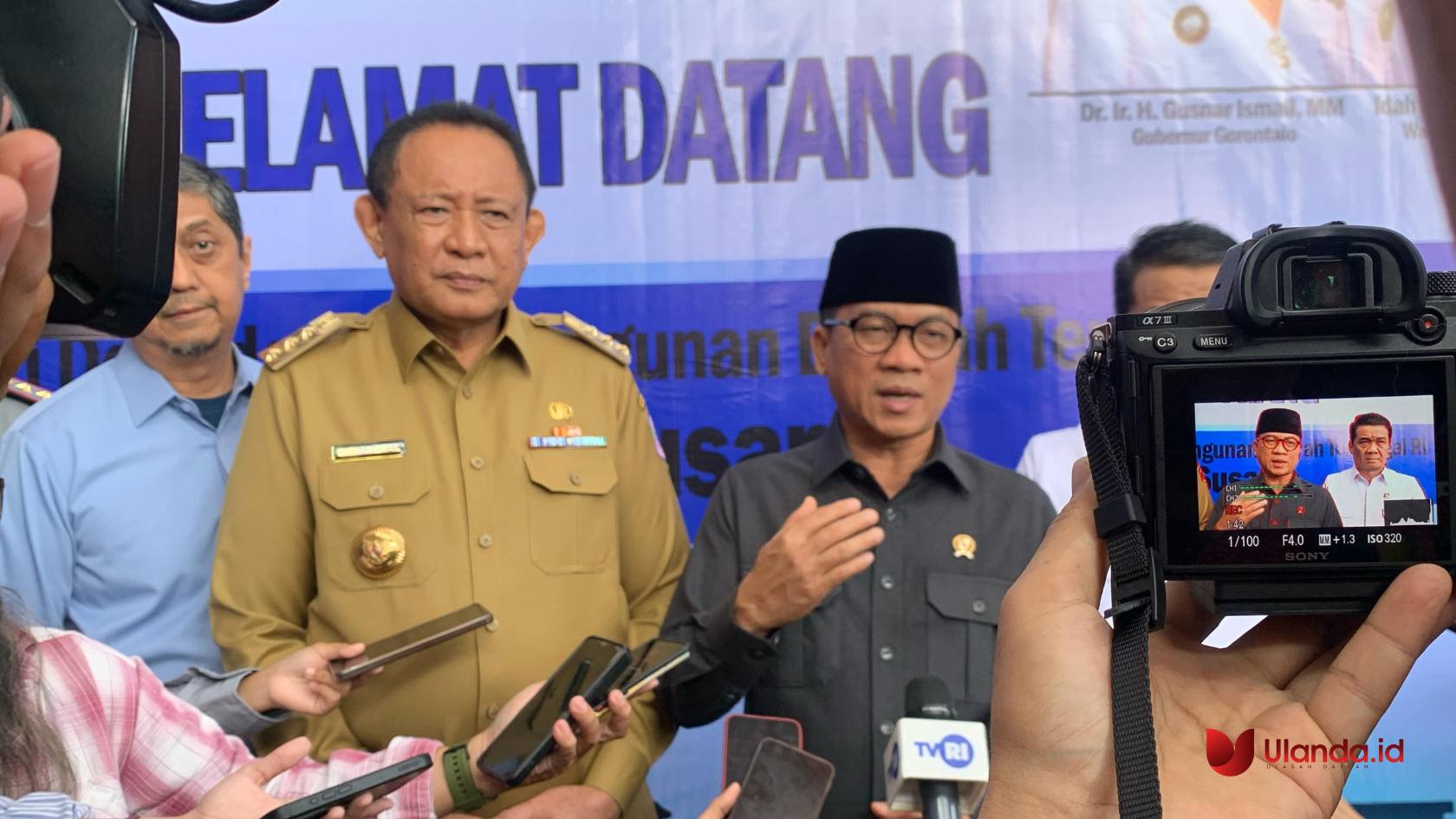 Menteri Desa Yandri Susanto didampingi gubernur gorontalo gusnar ismail(fhoto:dok.redaksi ulanda)