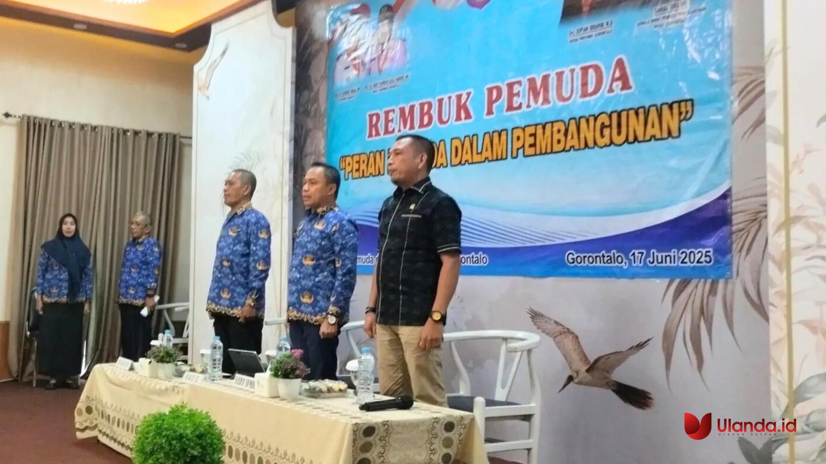 Sekretaris Komisi IV Ghalieb Lahidjun saat menjadi pemateri pada acara rembuk pemuda di mana cafe selasa, 17 juni 2025