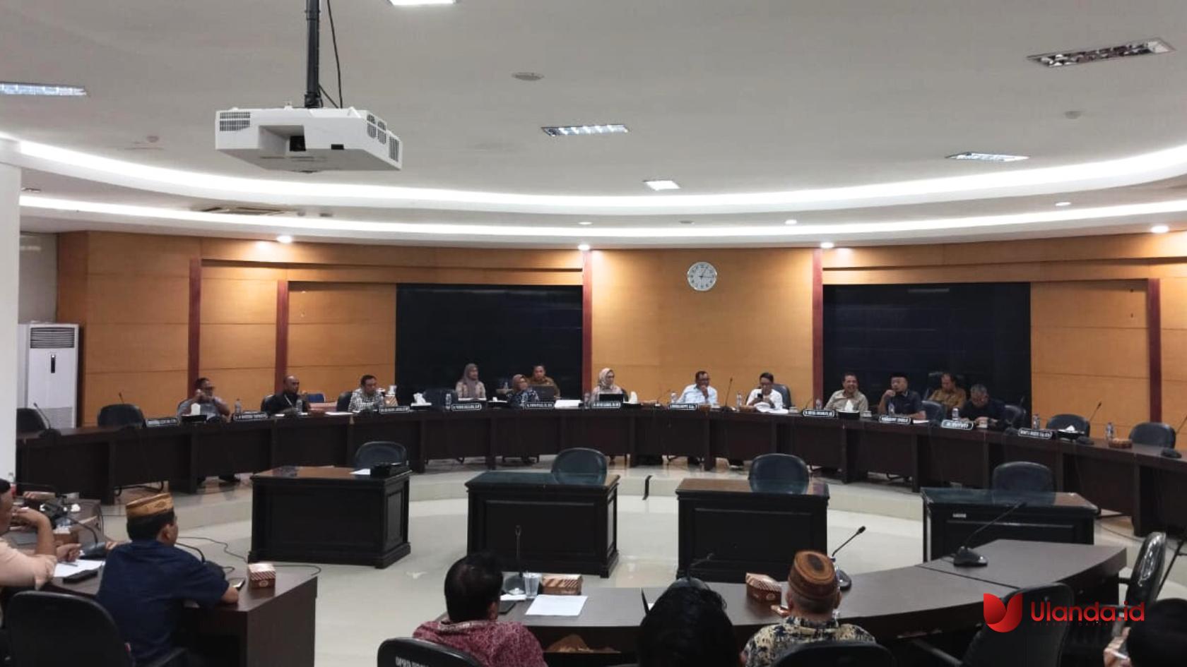 Suasana RDP yang digelar Pansus Pertambangan DPRD Provinsi Gorontalo bersama Tim 20 yang berlangsung di Ruang Dulohupa pada Selasa (10/6/2025)