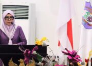Juru bicara fraksi PPP dr. Sri Darsianti Tuna saat menyampaikan pandangan fraksi pada paripurna dprd ke - 26. (fhoto : dok. humas)