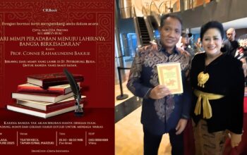 Wakil Ketua DPRD Provinsi Gorontalo Ridwan Monoarfa saat bersama Prof Connie Rahakundini Bakrie dalam avcara peluncuran buku “Bangsa Berkesadaran Adalah Milik Pemuda”