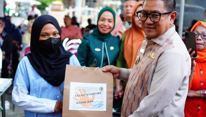 Pemkot Beri Bantuan Kepada Masyarakat, Indra Gobel: Torang Bekeng Bae Kota Gorontalo