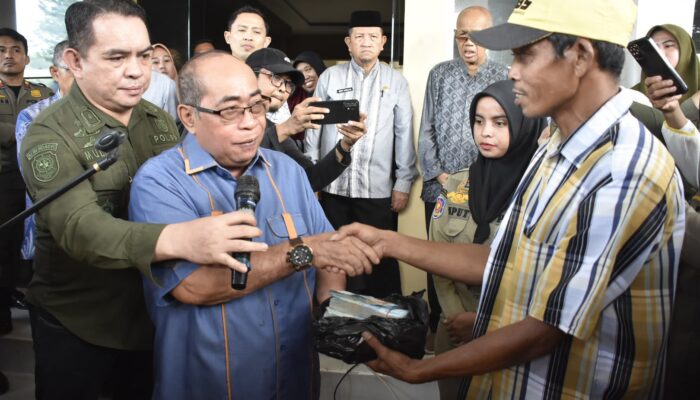 Adhan Dambea Talangi Upah Buruh Konstruksi Pembangunan Me Gacoan