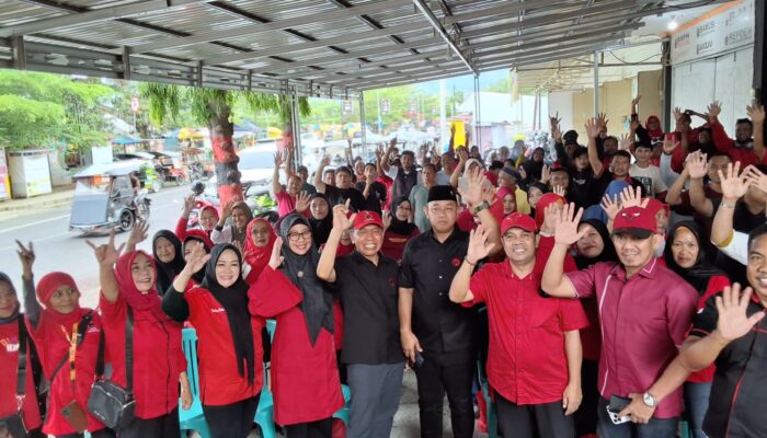 DPC PDIP Kota Gorontalo Bagikan Bantuan Pangan di Puncak Peringatan Bulan Bung Karno
