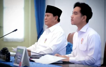 Wakil Presiden RI Gibran Rakabuming Raka mendapampingi Presiden Prabowo Subianto, saat sidang perdana kabinet. (Foto: instagram)