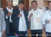 tengah : Ketua Umum Kontak Tani Nelayan Andalan (KTNA) Pusat, Ir. H. Mohammad Yadi Sofyan Noor, SH