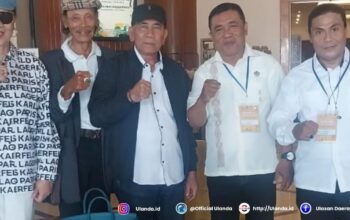 tengah : Ketua Umum Kontak Tani Nelayan Andalan (KTNA) Pusat, Ir. H. Mohammad Yadi Sofyan Noor, SH