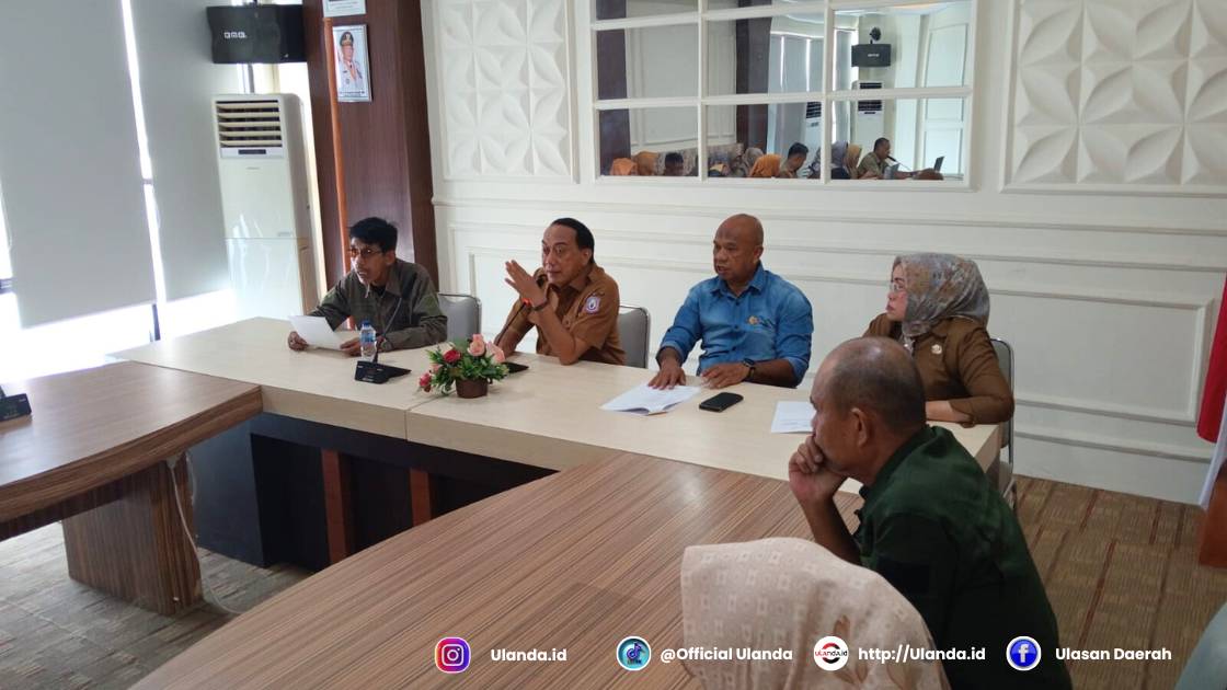 Kadis pertanian Provinsi Gorontalo, Dr. Ir. Mulyadi D. Mario saat memberikan arahan kepada panitia (fhoto.dok.ist)