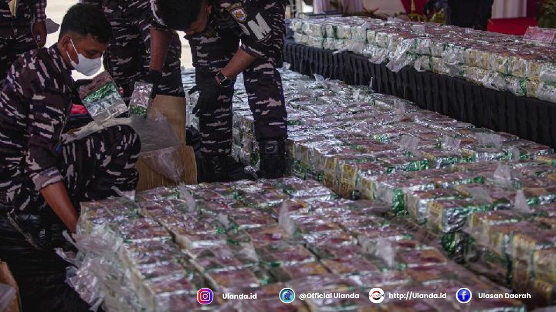 Penataan barang bukti kejahatan kasus penyelundupan sabu-sabu saat pengungkapan kasus di Pelabuhan Bea Cukai Batam, Kepulauan Riau, 26 Mei 2025. Antara/Teguh Prihatna