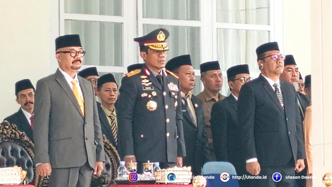Ketua dprd provinsi gorontalo bersama forkopimda saat upacara peringatan hari lahir pancasila 1 juni 2025 di halaman rudis gubernur gorontalo. Senin, 2 Juni 2025 (fhoto:ferdi.humas)
