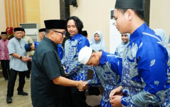 Wakil Wali Kota Gorontalo, Indra Gobel, melepas kafilah STQH 2025 (fhoto:humas)
