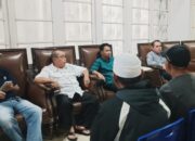 walikota saat bersama para pekerja proyek me gacoan di kota goerontalo