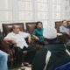 walikota saat bersama para pekerja proyek me gacoan di kota goerontalo