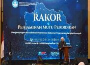 Wakil Menteri Pendidikan Dasar dan Menengah (Wamendikdasmen) Fajar Riza Ul Haq saat Rapat Koordinasi Penjaminan Mutu Pendidikan (PMP) yang diikuti Kepala Dinas Provinsi Jawa Barat dan Kepala Dinas Pendidikan Kabupaten/Kota se Jawa Barat, Selasa (24/6/2025). (Sumber: Dok Kemendikdasmen)