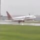 Pesawat Batik Air dengan register PK-LDJ hampir tergelincir saat mendarat di landasan Bandara Internasional Soekarno-Hatta (Soetta), Tangerang, Banten pada Sabtu (28/6). Foto: @Urrangawak