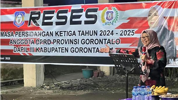 Dr. Espin ataulie saat melakukan reses dprd provinsi gorontalo di Desa Tuladenggi, Kecamatan Telaga Biru, Rabu, 25/06 (fhoto. :dok)