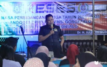 Aleg Dprd Hamzah Muslimin saat melakukan reses di Kelurahan Buladu Kecamatan Kota Barat. Kamis, 26/06 (fhoto: Dok. Ulanda.id)