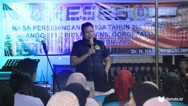 Aleg Dprd Hamzah Muslimin saat melakukan reses di Kelurahan Buladu Kecamatan Kota Barat. Kamis, 26/06 (fhoto: Dok. Ulanda.id)
