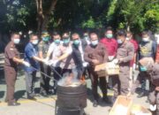 Wawali Indra Gobel saat bersama Kejari Kota Gorontalo memusnahkan barang bukti narkoba dan sabu di halaman kantor kejari, kamis, 26/06 (fhoto:dok.Ulanda.id)