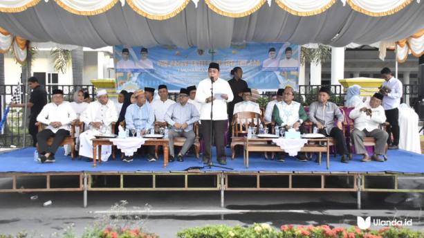 Walikota Adhan Dambea saat memberikan sambutan pada kegiatan pawai pawai Hijratul Rasul 1 muharram 1447 H. Jumat, 27/06 (fhoto: dok.Humas)