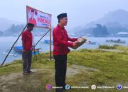 Ketua Fraksi Pdi Perjuangan Dprd Boalemo, Harijanto Mamangkey saat membacakan Pancasila pada Upacara Hari Lahir Pancasila 1 Juni 2025 di Kecamatan Dulupi Minggu, 1 Juni 2025