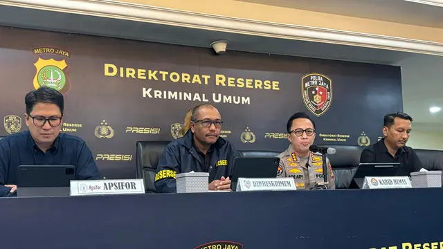 Konfrensi pers kasus tewasnya diplomat muda Kementerian Luar Negeri (Kemlu), Arya Daru Pangayunan atau ADP (39) di Polda Metro Jaya, Selasa (29/7/2025) (Liputan6.com/Ady Anugrahadi)