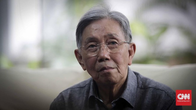 Mantan Menteri Koordinator Ekonomi Kwik Kian Gie dikabarkan meninggal dunia pada usia 90 tahun. (CNN Indonesia/Safir Makki).