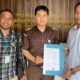 Gerakan Rakyat Anti Korupsi (GERAK) Provinsi Gorontalo, dipimpin koordinatornya Abdul Wahidin Tutuna, resmi menyerahkan laporan dugaan monopoli dan korupsi pengadaan alat kesehatan serta bahan medis habis pakai senilai Rp 50,9 miliar di Dinas Kesehatan Kabupaten Boalemo kepada Kejaksaan Agung RI. (Foto.Ist)