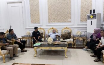Wali Kota Adhan Dambea bersama jajarannya, Minggu, 13/07 (foto.Dok.Humas)