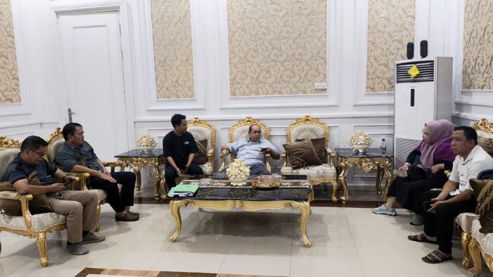 Wali Kota Adhan Dambea bersama jajarannya, Minggu, 13/07 (foto.Dok.Humas)