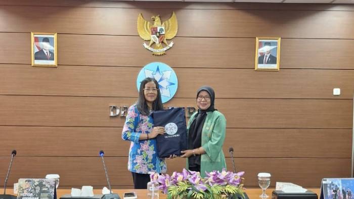 Anggota Dprd Provinsi Gorontalo Femmy Udoki saat temui Dewan Pers, Jumat,11 Juni 2025 (Foto. Ist)