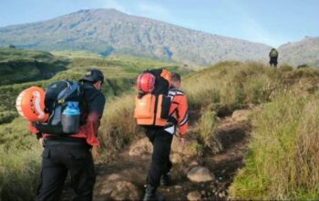 Pendaki Asal Swiss Terjatuh di Gunung Rinjani, Tim SAR Lakukan Evakuasi di Medan Terjal