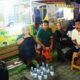 Wali Kota Adhan Dambea di dampingi sekda kota saat meninjau kawasan kuliner kalimadu, Jumat, 11/07 (Foto.Ist Humas)
