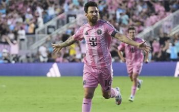 Lionel Messi (10), penyerang Inter Miami, bereaksi setelah mencetak gol pada babak pertama pertandingan MLS melawan Nashville SC di Fort Lauderdale, Florida, Sabtu, 12 Juli 2025. (foto.Ist)