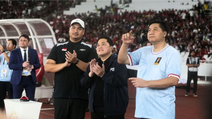 Erick Thohir (tengah) bersama Menpora Dito Ariotedjo (kiri) dan Ketua Steering Committee Piala Presiden 2025, Maruarar Sirait (kanan)/foto.Ist
