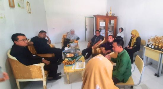 Komisi IV Dprd Provinsi Gorontalo saat meninjau SMK Kesehatan Gorut. Kamis, 24/7 (Foto:Ist.koko)