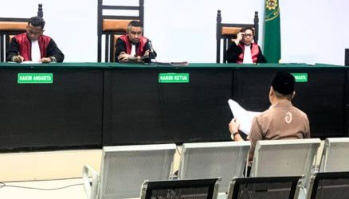 Hamim Pou Bacakan Pledoi Kasus Bansos, Suasana Sidang Penuh Haru
