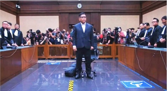 Foto: Hasto di sidang vonis (dok. YouTube TV Pool)